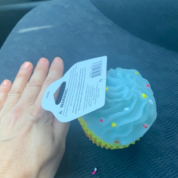 Dog Toy Squeak Cupcake NEW - Picture 7 of 8